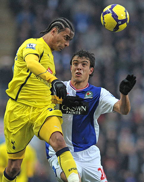 菲时表现出 菲时表现出