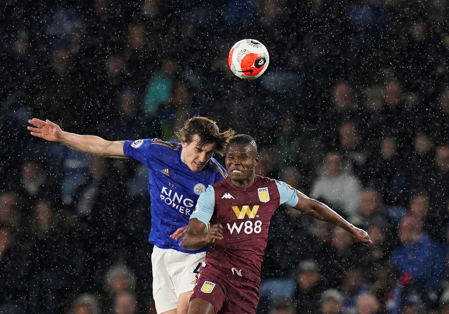 两位不同年 两位不同年